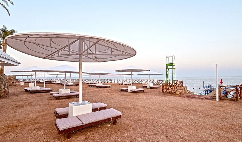 Beach – 600 m of Coral Coastline with Sandy Access